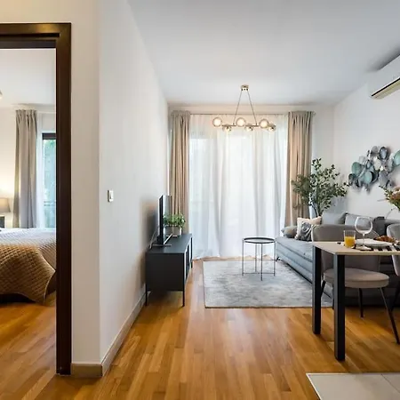 Vivando - Bright 1br - View Balcony - Parking *