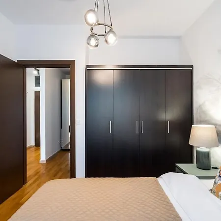 Vivando - Bright 1br - View Balcony - Parking Apartment