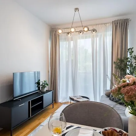 Vivando - Bright 1br - View Balcony - Parking Apartment