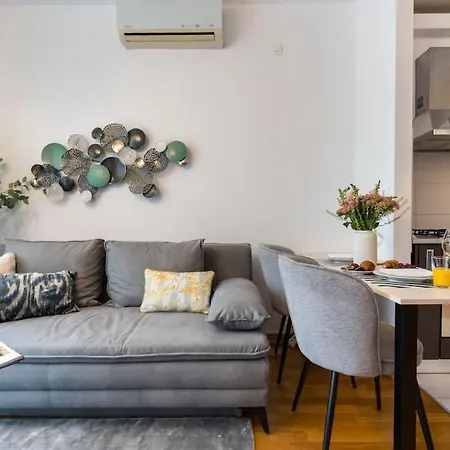 Apartment Vivando - Bright 1br - View Balcony - Parking