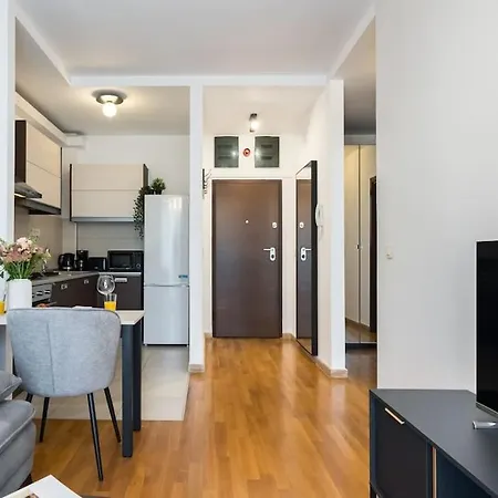Vivando - Bright 1br - View Balcony - Parking Apartment