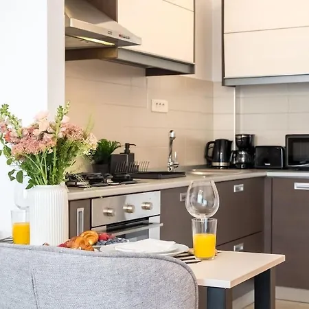 Vivando - Bright 1br - View Balcony - Parking